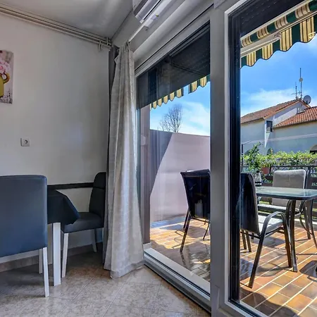 Kajfes A5 - One Bedroom With Terrace Apartment Valbandon