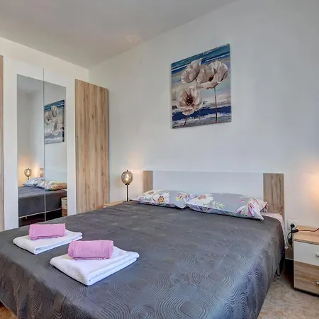 Kajfes A5 - One Bedroom With Terrace Apartment *