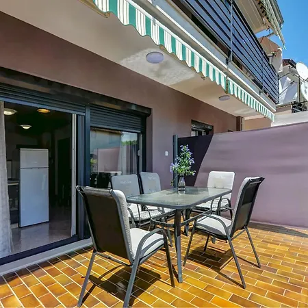 Kajfes A5 - One Bedroom With Terrace Apartment Valbandon