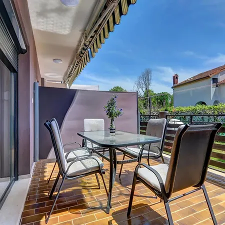 Kajfes A5 - One Bedroom With Terrace Apartment Valbandon